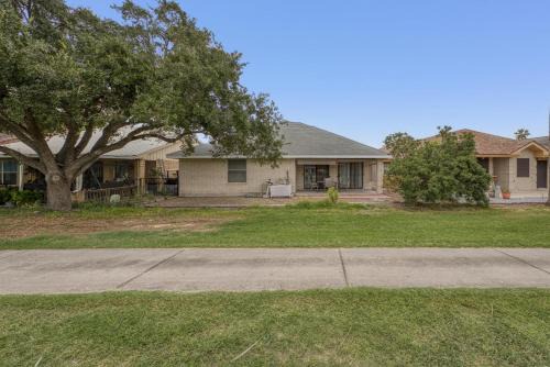 Bright Pharr Getaway Spacious Family Home w Garage and WiFi in Pharr