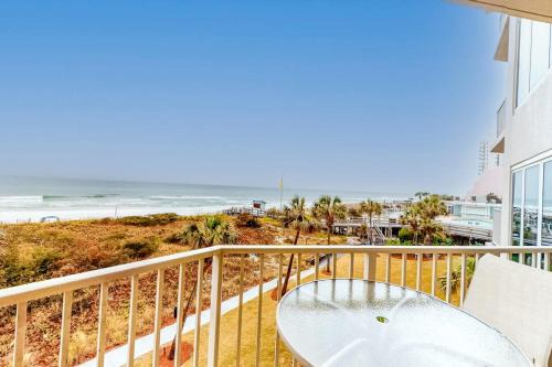 Bright Waterfront Condo with Hot Tub and Pool