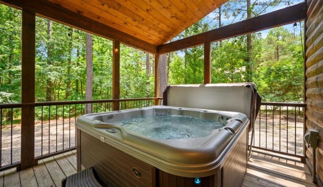 Broken Bow Getaway Game Room Hot Tub in Broken Bow