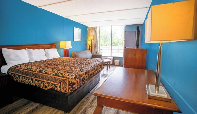 Budget Friendly Room Near Historic Korner’s Folly | Free Parking