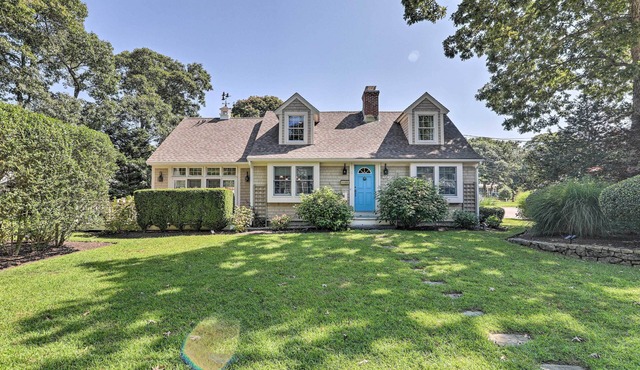 Cape Cod Cottage w/Deck, Grill, & Games!