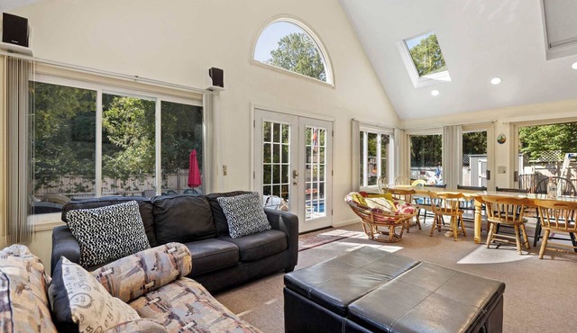 Cape Cod Escape w/Heated Pool & Firepit in Mashpee