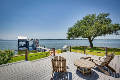 Cedar Creek Lake Views: Gorgeous Mabank House!