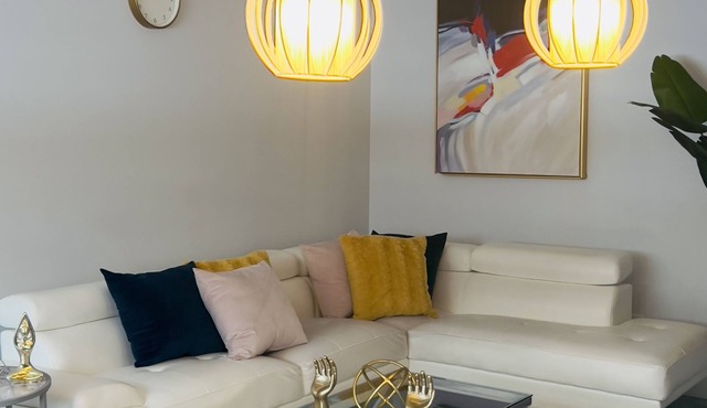 ✨ Centrally Located ⭐️Downtown⭐️Very Spacious ⭐️Wifi ⭐️Smart Tv✨Free Parking✨ in Edmonton