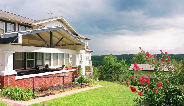 Charming 2-bedroom B&B with WiFi, AC in serene Sulphur Springs