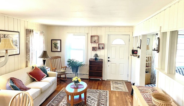 Charming 2-bedroom cottage in fabulous Harwich with WiFi, AC