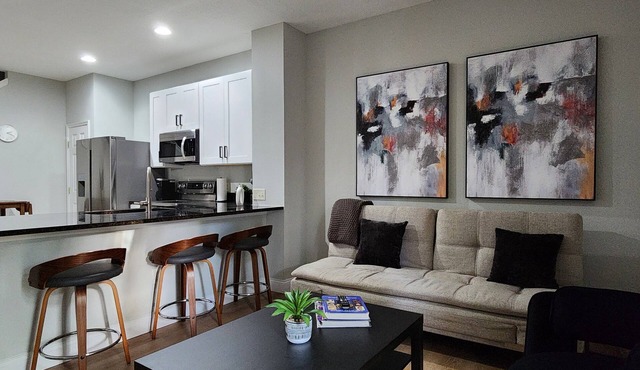 Charming 3-Bedroom Modern Townhome near Disney