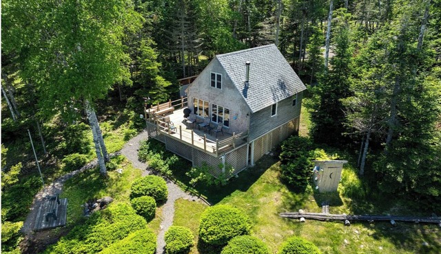 Charming 3-bedroom cottage in beautiful Roque Bluffs