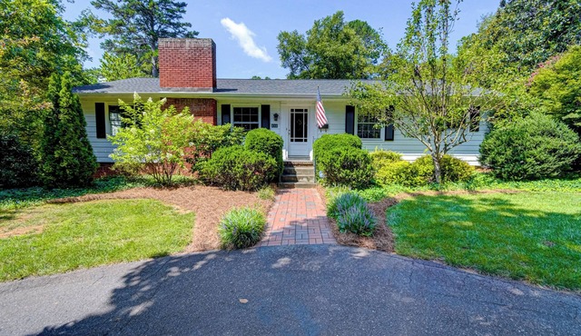 Charming 4-bedroom house with WiFi and AC in lovely Winston-Salem in Winston-Salem