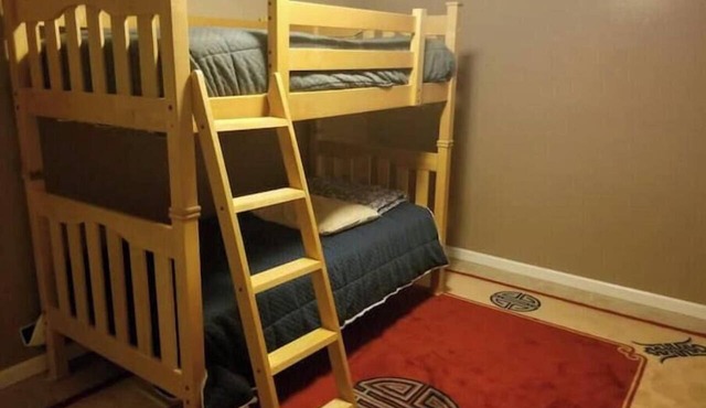 Charming 4-bedroom cabin with AC in peaceful Rhododendron