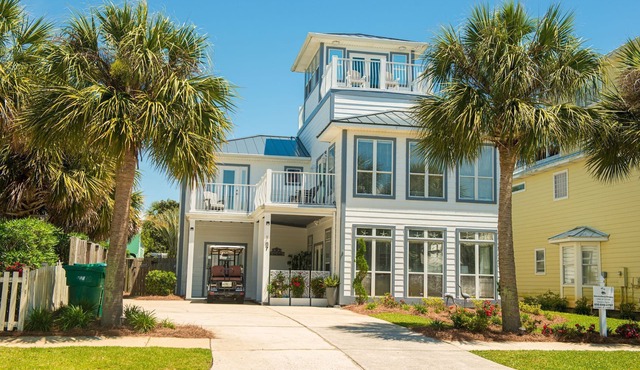 Charming 5BR Beach House in DESTIN-Walk to Beach-Heated Pool-Golf Cart Included!
