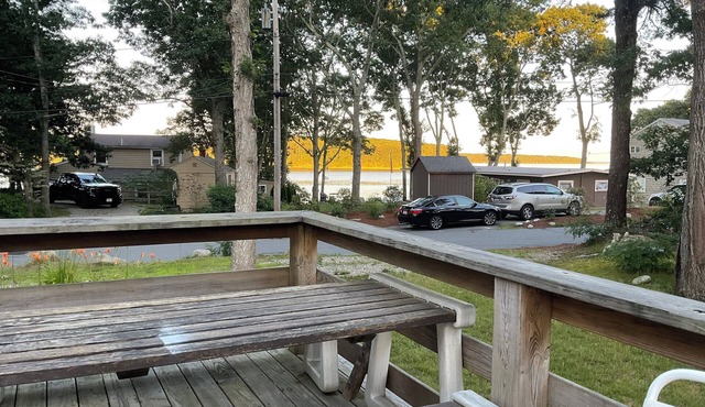 Charming cottage with 2 bedrooms and WiFi, AC in enchanting Mashpee