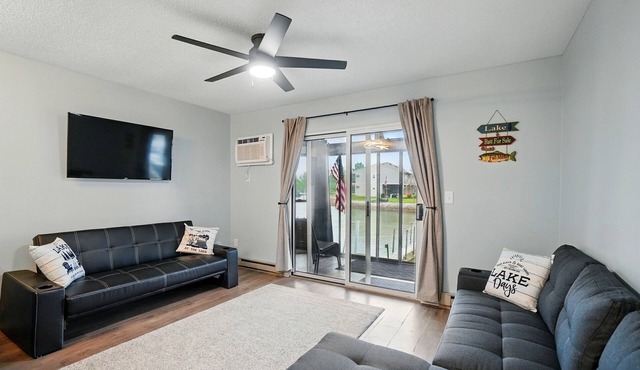 Charming first floor condo on the canal of Lake Erie in Oak Harbor