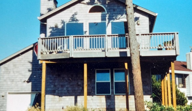 CHARMING OCEAN VIEW BEACH HOUSE MCA#496 in Manzanita