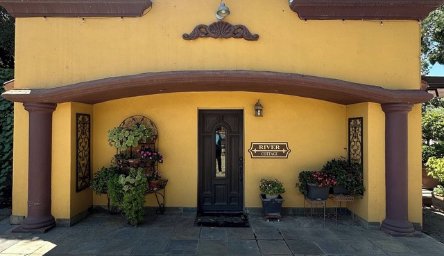 Charming Romantic River Cottage in Lodi Wine and Country