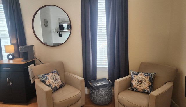 Charming studio in Bangor Maine on Broadway park. in Bangor