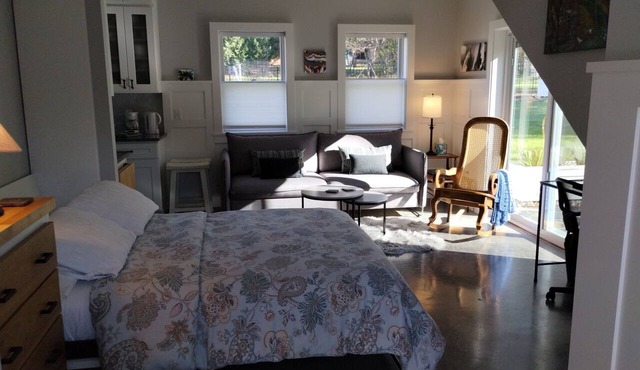 Charming Studio Se7en apartment in tranquil Shelburne, perfect for your getaway! in Shelburne