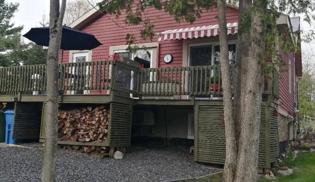 Charming, totally upgraded 3-bedroom, 2 bathroom home with all the amenities. in Knowlton