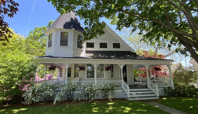 Charming Waterview Victorian w/Cottages near beach, harbor & town