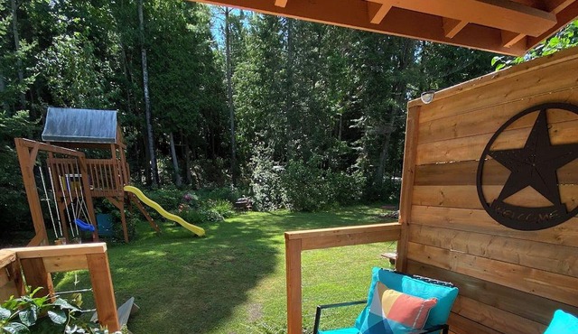 Chic 1 bedrm studio apt with kitchenette on Blue Sea Lake 200m from bike path in Messines