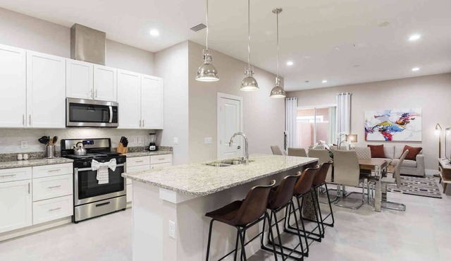Chic 4-BR Villa in Summerville, Close to Disney Fun!