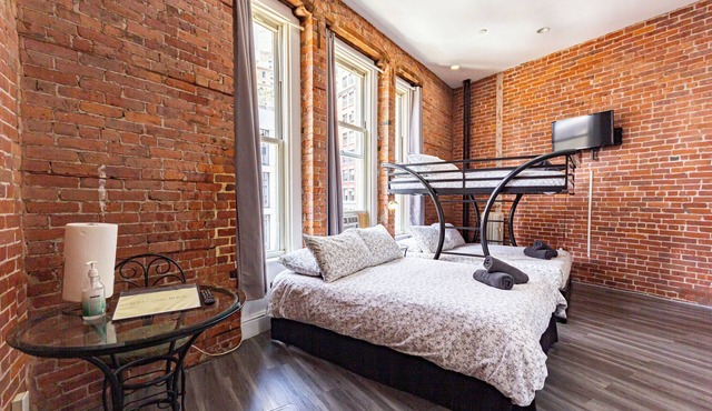 Chic STUDIO with WiFi near Empire State Building in New York