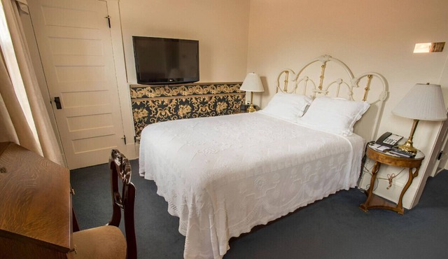Classic & Elegantly Appointed Room for Couples! in Boulder