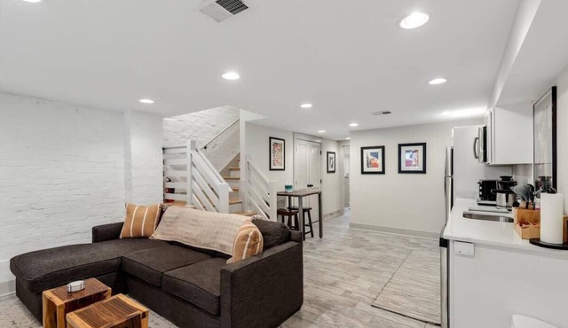 Classy Central DC/Bloomingdale 1-BR Getaway in Washington