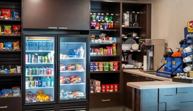 Comfortable Family Suites with Kitchens Near Johnson County Airport in Johnson County