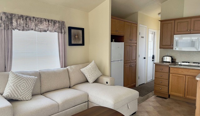 Comfy 1-bedroom mobile home in Hanford near Downtown in Hanford