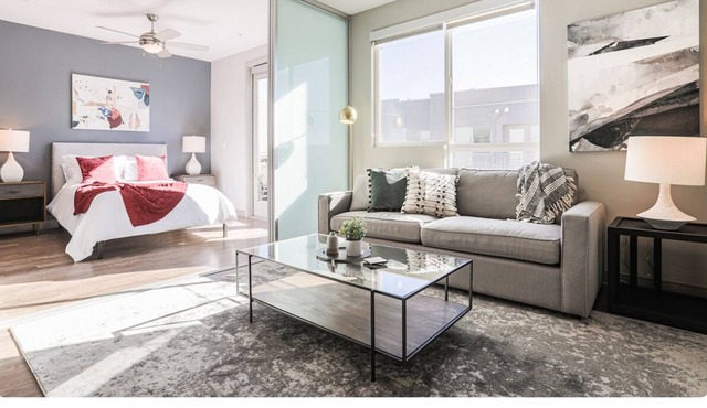 Contemporary 1BR, in unit Washer/Dryer, FREE parking with all amenities!
