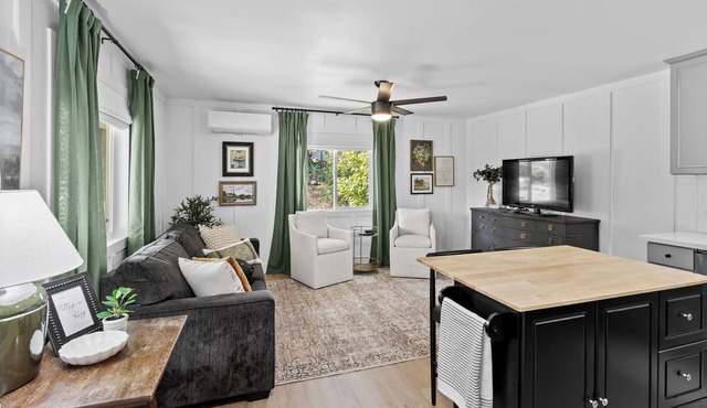 Cottage on King: Stylish and comfortable in the country!
