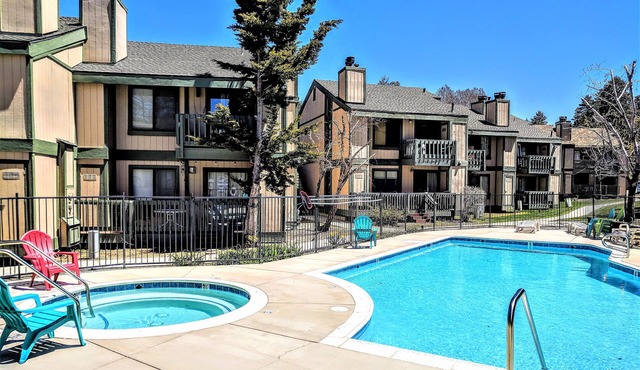 Cozy 2BR Lakeview Escape: Wood Fireplace, BBQ & Resort Amenities