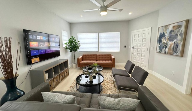 Cozy 4-bedroom house with AC and WiFi in welcoming Miami
