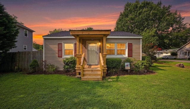 Cozy Buckroe Beach Bungalow - 2BR Near Sand, Dining & Family Fun