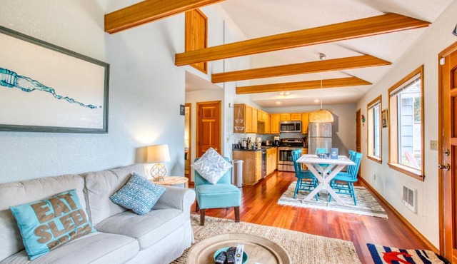 Cozy Cannon Beach Cottage by the Sea