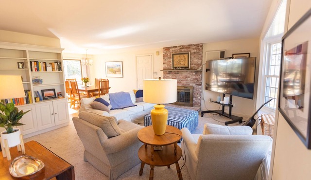 Cozy Cape House - Family Friendly with Great Outdoor Space