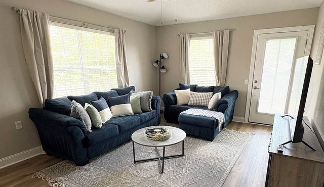 Cozy Hideaway! Spacious and centrally located. Pet Friendly!