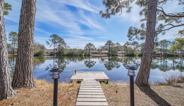 Cozy Home on a Pond - 8 Miles to the Beach!