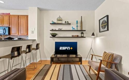 Cozy Home with 3BD & BBQ Grill