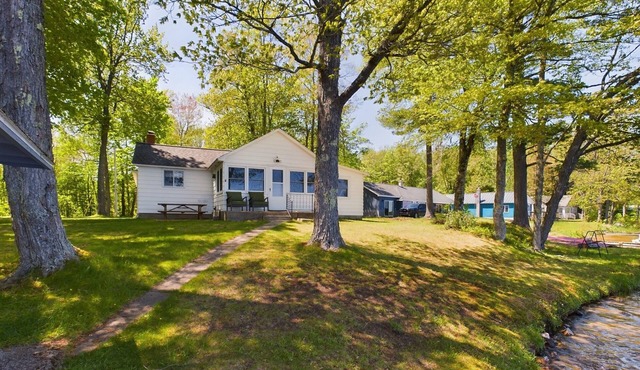 Cozy Lakefront Cottage Near Munising & Pictured Rocks