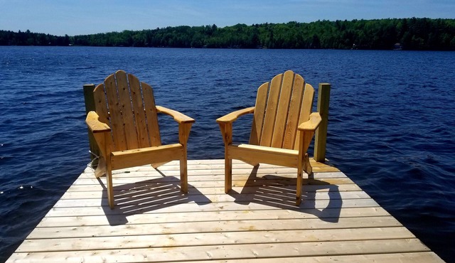 Cozy Log Lodge w/firepit on Bottle Lake,super close to ATV roads, fishing,hiking