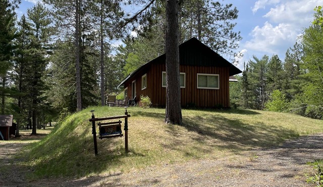 Cozy & Private Upper Michigan Riverfront Cottage With 970 ft. Of River Frontage!