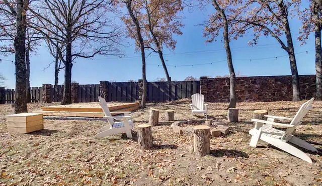 Cozy Studio Retreat with Scenic 5-Acre Views, Near City Lake & Cherokee Casino in Gentry, Arkansas