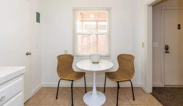 Cozy & Stylish 2BD/1BTH - Great for Long-term Stay