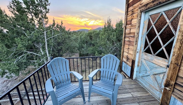 Cozy tiny home in peaceful Central with hot tub, firepit and star deck in Central