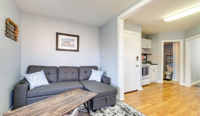 Cozy Water-View Apt in the Heart of Downtown!