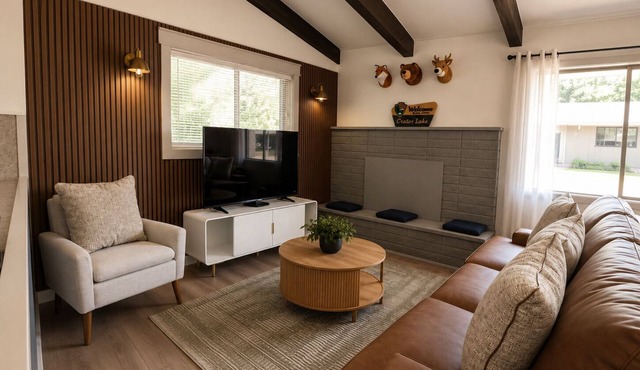Crater Lake Themed Retreat in Eagle Point
