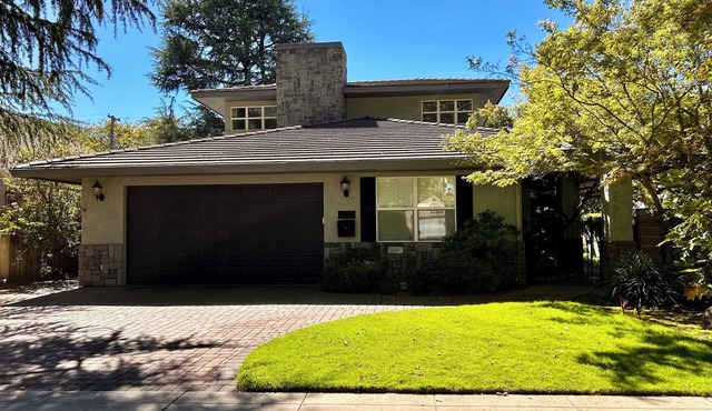 Crescent House - Tranquil Downtown Home