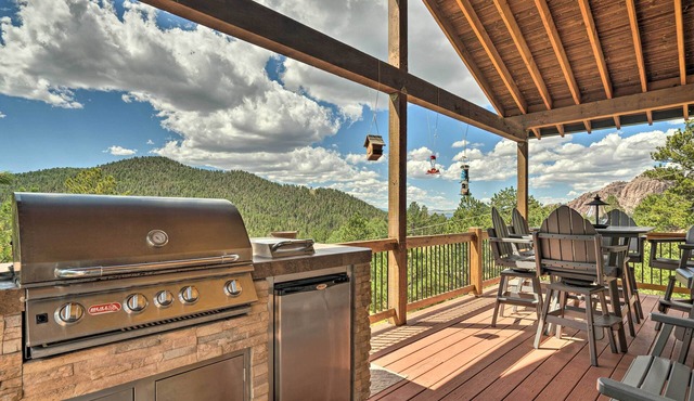 Cripple Creek Mountain Getaway w/Hot Tub & Views!
